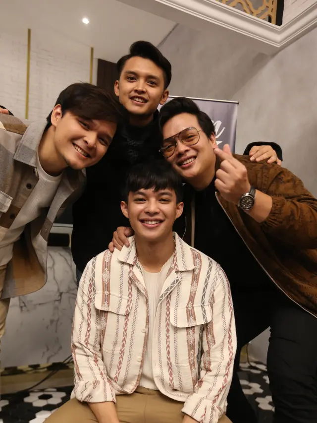 Grup musik Adam mengeluarkan single Hijrah Cintaku