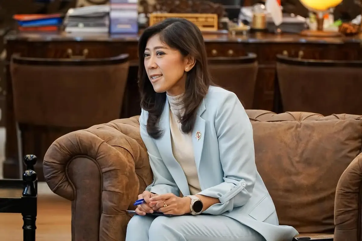 6 Inspirasi Padu Padan Blazer ala Menkomdigi Meutya Hafid