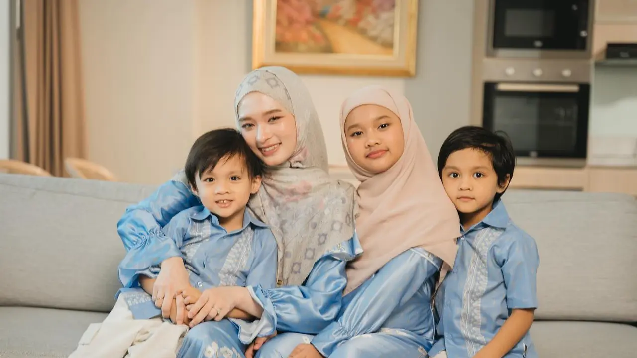 7 Potret Inara Rusli dengan Outfit Lebaran Koleksinya Ini Tampil Makin Menawan