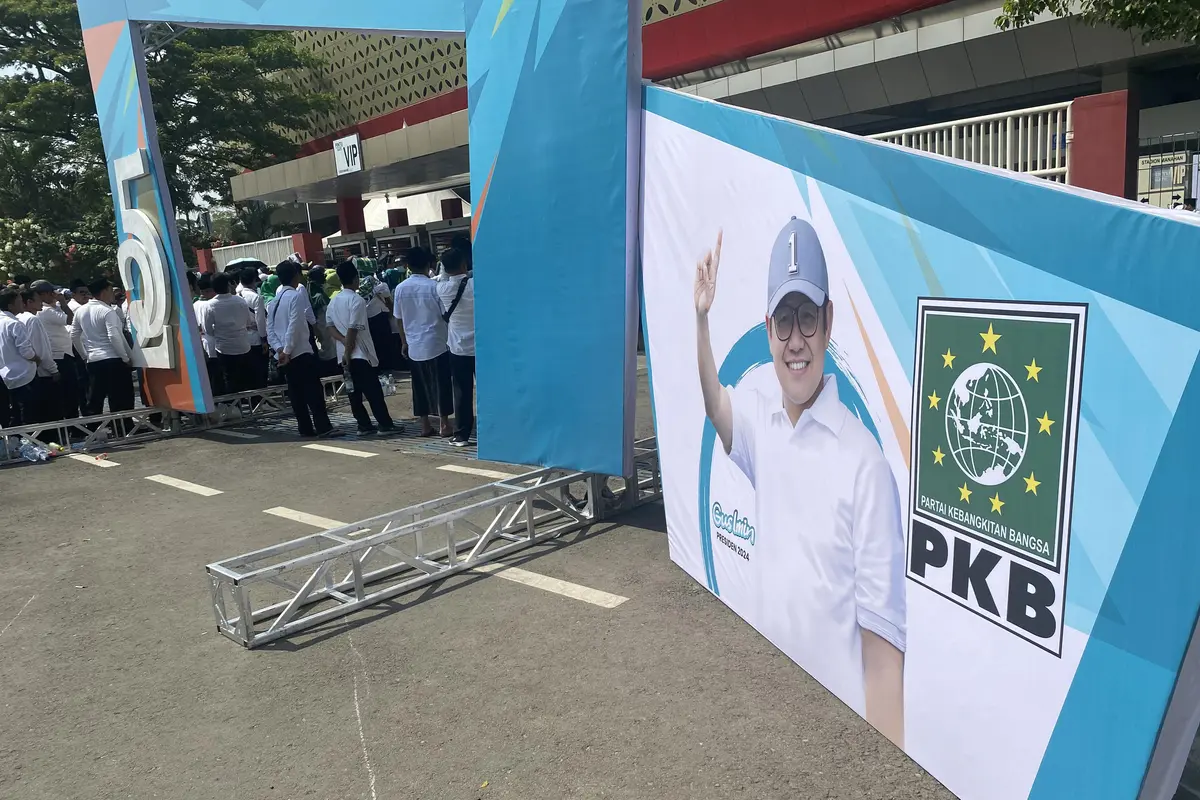 Baliho Ketua Umum Partai Kebangkitan Bangsa (PKB) Muhaimin Iskandar atau Cak Imin dalam Harlah ke-25 PKB di Solo, Jawa Tengah, Minggu (23/7/2023).