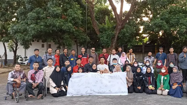Gali Aspirasi Difabel, Bentuk Dukungan Mahasiswa Sidoarjo dalam Pembuatan Raperda Disabilitas. Foto: Dok. LDC Sidoarjo.