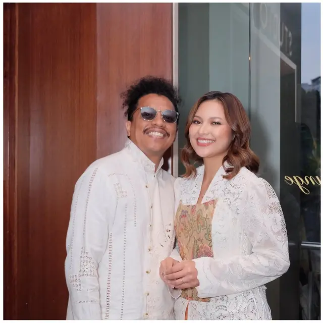 6 Potret Kebaya Brokat Indah Permatasari di Premiere 'Gak Nyangka', Detailnya Unik