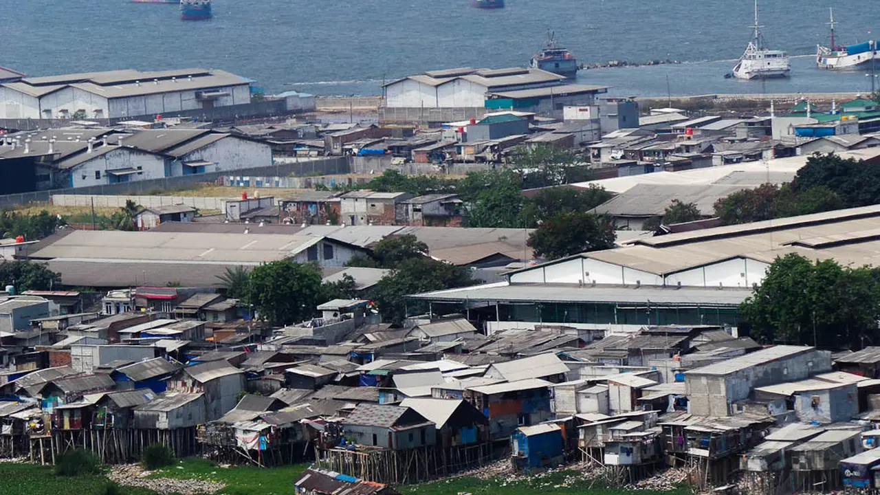 Potret Warga Miskin di Pemukiman Kumuh Bantaran Waduk Pluit