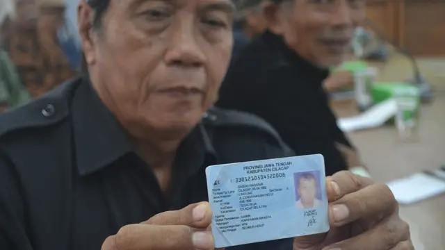 KTP strip ( - ) penghayat kepercayaan terhadap Tuhan yang Maha Esa. (Foto: Liputan6.com/Muhamad Ridlo)