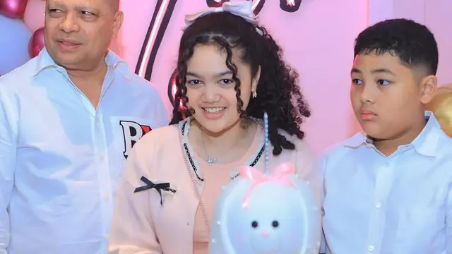 Tampilan Amora saat Pesta Ulang Tahun ke-13. [@krisdayantilemos]