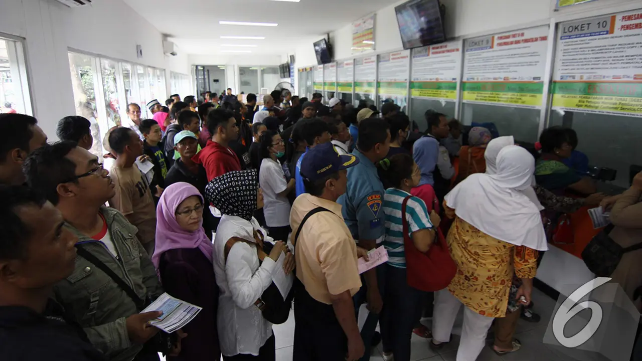 Jelang Akhir Tahun, Tiket Kereta Api Diserbu Penumpang