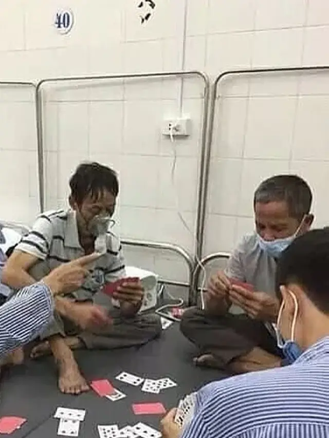 momen nyeleneh saat jenguk teman