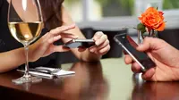 Waspadai Tanda Ponsel sudah Mulai Merusak Hubungan (Foto: joinfo.com)