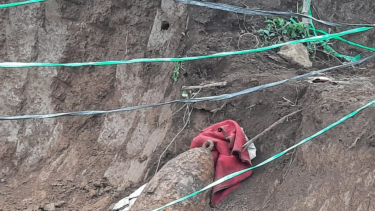 Temuan bom tua di Sadabumi, Majenang, Cilacap, Jawa Tengah. (Foto: Dok. Bercahayanews.com)
