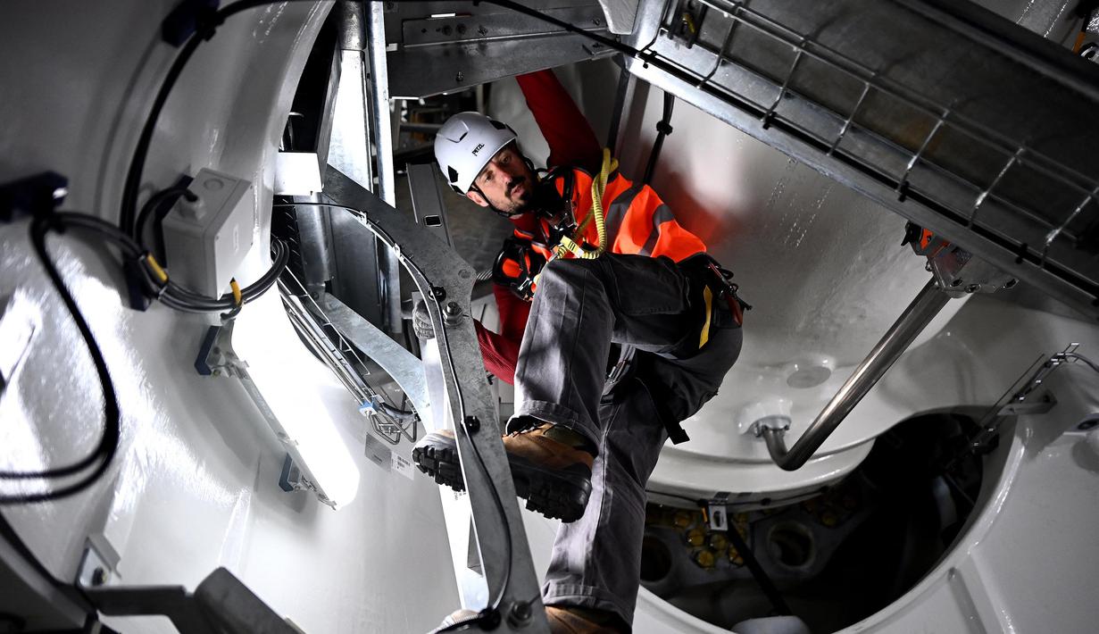 Turbin angin tersebut dibangun dan dioperasikan oleh perusahaan energi terbarukan, Valorem. (Christophe ARCHAMBAULT/AFP)