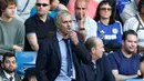 Raut muka tegang Jose Mourinho saat Chelsea menjamu Liverpool di Stadion Stamford Bridge, London, (31/10/2015). (AFP Photo/Ian Kington)