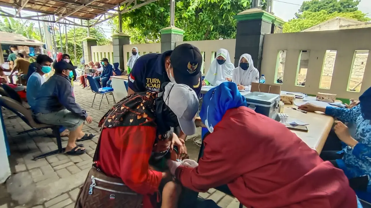 Vaksinasi Covid-19 di Tangerang.