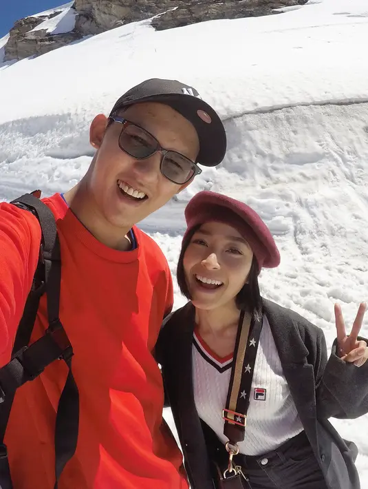 Sungguh beruntung, pasalnya tak lama setelah resmi menikah Rinni langsung dipercaya untuk mengandung anak pertamanya bersama dengan Jevin untuk itu, ia pun tak lupa mengungkapkan rasa bersyukurnya. (Instagram/rinni_w)