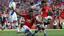 Striker Manchester United, Anthony Martial, berusaha membobol gawang Crystal Palace pada laga Premier League di Stadion Old Trafford, Manchester, Sabtu (24/8). MU kalah 1-2 dari Palace. (AFP/Lindsey Parnaby)