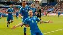 Selebrasi Ondrej Duda usai membuat gol ke gawang Wales saat laga Euro 2016 di Stade de Bordeaux, Prancis (11/6). Slovakia harus mengakui keunggulan Wales dengan skor 2-1 (Reuters/ Albert Gea)