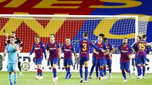 Para pemain Barcelona merayakan gol yang dicetak oleh Lionel Messi ke gawang Leganes pada laga La Liga di Stadion Camp Nou, Selasa (16/6/2020). Barcelona menang 2-0 atas Leganes. (AP Photo/Joan Montfort)