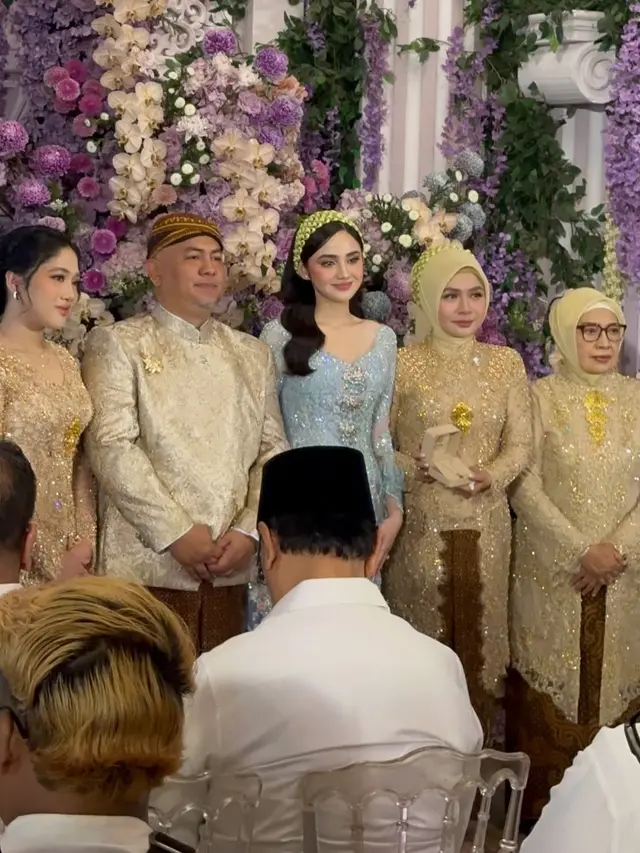 Syifa Hadju saat Siraman pakai kebaya biru. [@jovankalexndra]