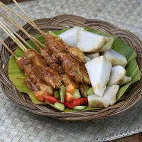 ilustrasi sate ayam/copyright By Dinar Nurnaningsih (Shutterstock)
