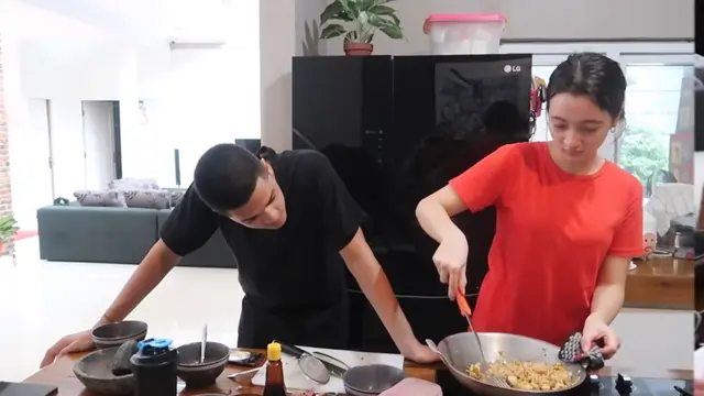 Masak Bareng, Ini 7 Momen Manis Megan Domani dan Jeremie Moeremans