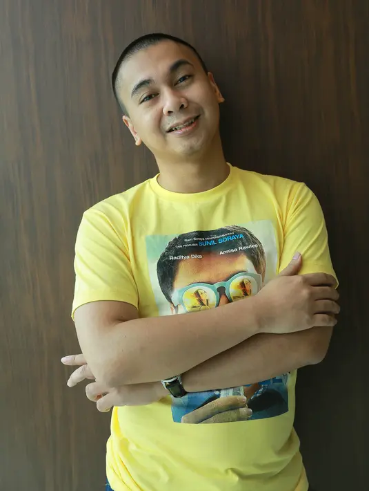 Berbeda dari film-film sebelumnya yang diangkat dari tulisan Raditya Dika, ‘Single’ menampilkan Dika sebagai sutradara, penulis skenario serta pemain utama.  Raditya Dika menuangkan langsung ide-idenya menjadi skenario film. (Galih W. Satria/Bintang.com)