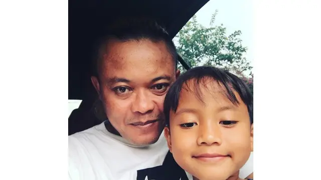 6 Momen Kebersamaan Sule Bareng Anak Bungsunya, Belikan Mainan Seharga Rp 23,7 Juta