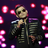 Pelantun ‘Aku yang Tesakiti’ ini juga berharap para desainer tanah air dapat membuat batik yang keren dan harga yang terjangkau sehingga masyarakat bawah juga bisa menggunakan batik juga yang keren. (Deki Prayoga/Bintang.com)