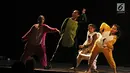 Peserta berkostum unik menunjukkan tariannya dalam kompetisi Namarina bertajuk 'Internal Jazz dance Competition 2018' di Jakarta, Minggu (6/5). Kompetisi diikuti peserta tingkat pemula, madya, hingga mahir. (Liputan6.com/Herman Zakharia)