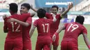 Pemain Indonesia merayakan gol yang dicetak oleh Firza Andika ke gawang Yordania pada laga persahabatan di Stadion Wibawa Mukti, Jawa Barat,  Sabtu (13/10/2018). (Bola.com/M Iqbal Ichsan)