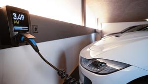 Ilustrasi baterai mobil listrik. (Photo by smart-me AG on Pexels)