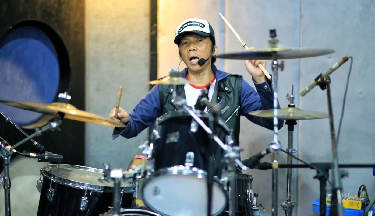 Slank salah satu pengisi acara mengaku telah mempersiapkan semuanya. Minggu, (8/1) Slank dan Erwin Gutawa Orchestra menjalani latihan. Slank juga akan mengenalkan lagu barunya.  (Adrian Putra/Bintang.com)