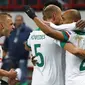 Para pemain Lokomotiv Moscow merayakan gol yang dicetak oleh Aleksei Miranchuk ke gawang Juventus pada laga Liga Champions di RZD Arena, Rabu (6/11). Lokomotiv Moscow takluk 1-2 dari Juventus. (AP/Pavel Golovkin)