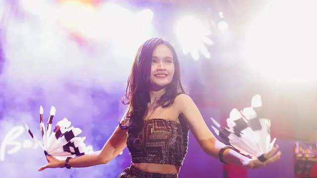 8 Pesona Fanny Soegi Pelantun Lagu Viral Asmalibrasi yang Kerap Tampil Anggun Bergaya Etnik