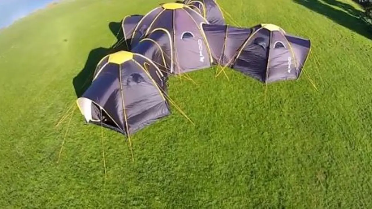 [Bintang] Linking Tents, Tenda Unik Buat Kamu yang Camping Bareng Keluarga