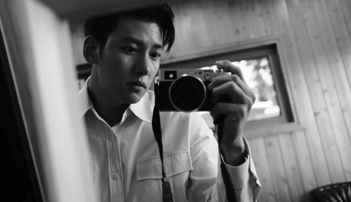 Cowok lulusan Dankook University ini telah banyak sekali membintangi beragam drakor seperti Healer, The K2, Melting Me Softly dan sebagainya. (FOTO: https://www.instagram.com/jichangwook/)