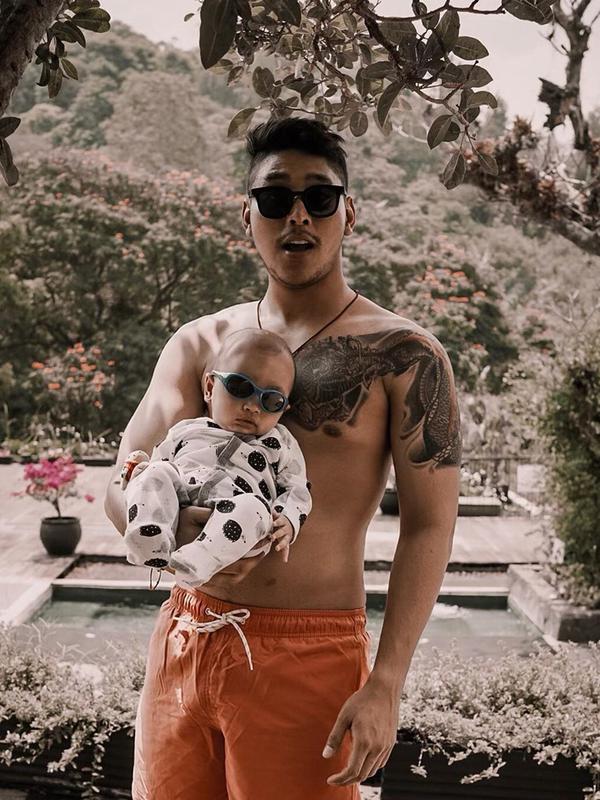 Krisjiana Baharudin, Suami Siti Badriah (Sumber: Instagram//krisjianabah)