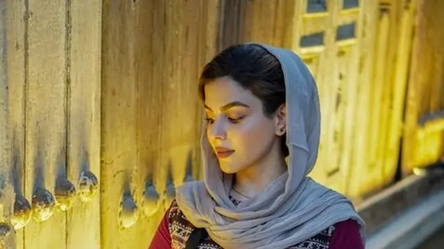 5 Model Baju Lebaran Warna Burgundy yang Jadi Tren di Tahun 2025, Simple Tapi Elegan