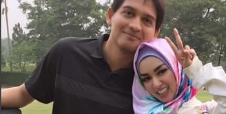 Kisah romantis pasangan suami istri Tiara Dewi dan Lucky Hakim nampaknya sebentar lagi akan sirna. Sepeti yang diberitakan sebelumnya, Lucky Hakim dikabarkan telah mengajukan gugatan cerainya. (Instagram/tiaradewireal)