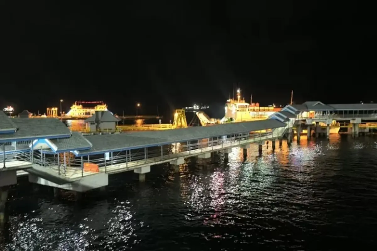 Situasi Pelabuhan Ketapang Banyuwangi pada Rabu malam (2/7/2025) saat KMP Tunu Pratama Jaya Tenggelam (Istimewa)