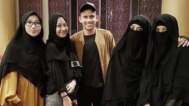 6 Momen Adiba dan Egy Pakai Outfit Senada, Umi Pipik Sebut Persiapan Nikah Sudah 75%
