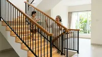 7 Desain Railing Tangga Ramah Anak dan Lansia, Aman Tanpa Mengurangi Estetika Rumah