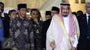 Presiden Joko Widodo dan Raja Salman bin Abdulaziz al-Saud bersiap melakukan Shalat tahiyatul masjid di Masjid Istiqlal, Jakarta, Kamis (2/3). (Liputan6.com/Angga Yuniar)