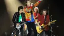 Aksi panggung The Rolling Stones saat tampil di MetLife Stadium, East Rutherford, New Jersey, Amerika Serikat, Senin (5/8/2019). The Rolling Stones sukses menggebrak panggung MetLife Stadium dalam tur Amerika-Kanada yang bertajuk 'No Filter'. (Photo by Greg Allen/Invision/AP)