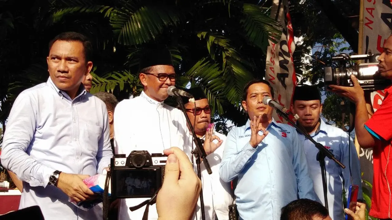 Cagub Nurdin Abdullah menyampaikan pidato setelah unggul versi quick count