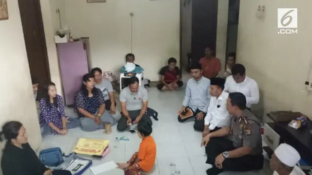 Sepasang suami istri menganut aliran sesat dengan mendirikan Kerajaan Ubur-ubur di Banten. Diduga kelompok ini memiliki tujuan ekonomi.