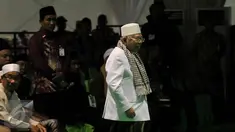 KH Ma'ruf Amin terpilih sebagai ketua Rais Am PBNU menggantikan Mustoffa Bisri (Gus Mus) pada Muktamar NU ke - 33, di Jombang, Jawa Timur, Kamis (6/8/2015). (Liputan6.com/Johan Tallo)