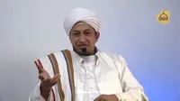 Habib Hasan bin Ismail Al Muhdor menaggapi soal nasab habib yang terputus. (YouTube Ahbaabul Musthofa Channel)