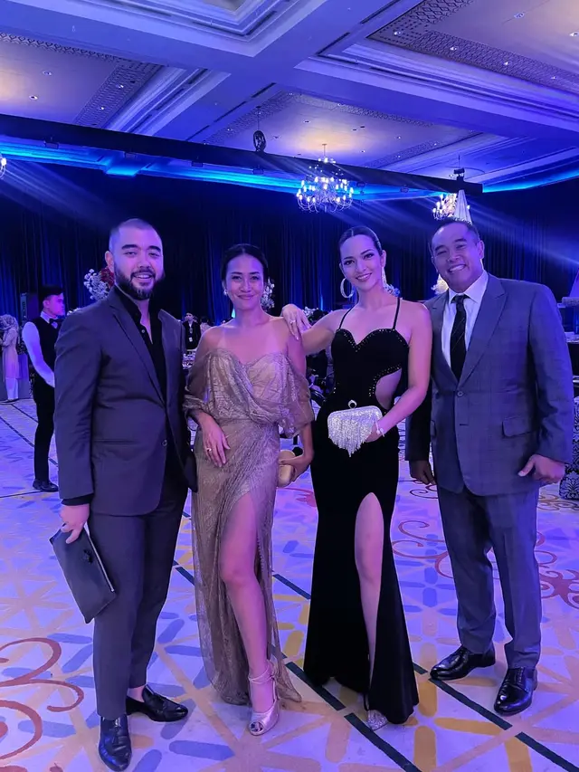 Dress Panjang Belah Samping Nia Ramadhani (Foto: Instagram @ramadhaniabakrie))