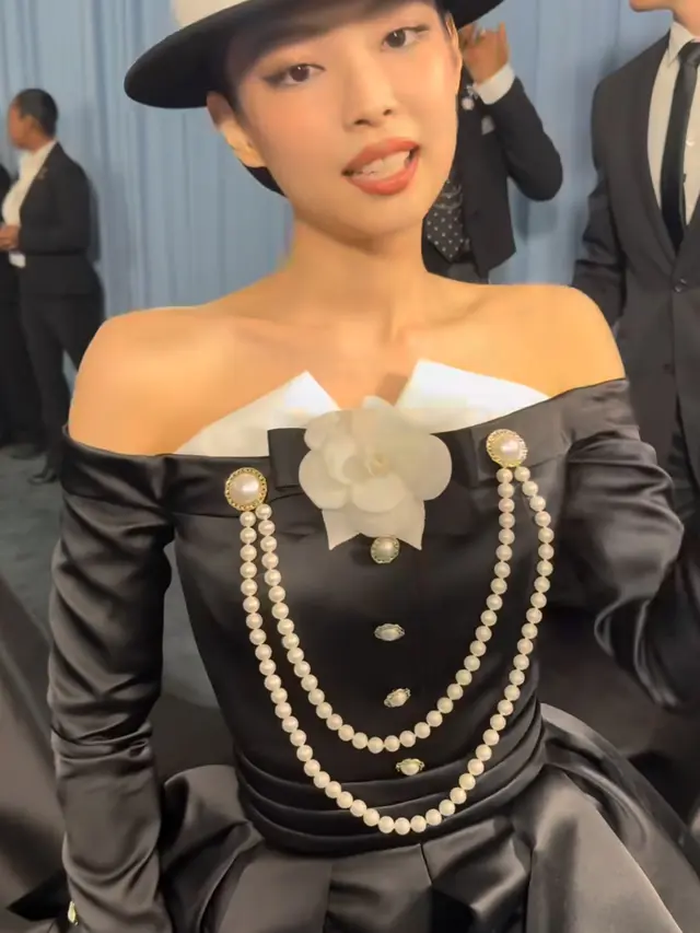 Gaya Memukau Selebritis Asia Hadir di Met Gala 2025.
