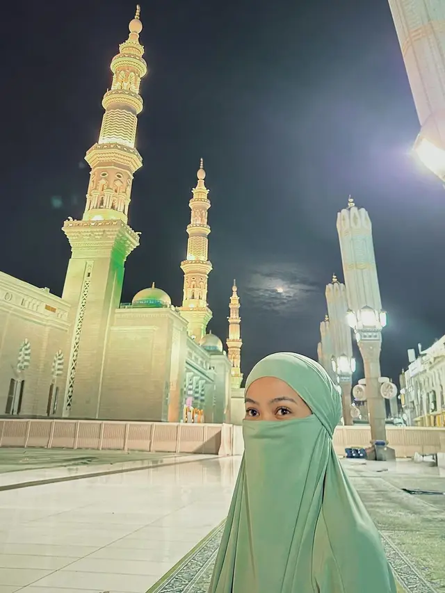 8 Potret Yura Yunita Jalani Umroh di Ramadhan 2024, Tampil Bercadar