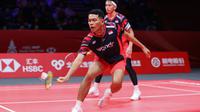 Ganda putra Indonesia Fajar Alfian/Muhammad Rian Ardianto saat menghadapi rekannya Sabar Karyaman Gutama/Moh Reza Pahlevi Isfahani pada laga Grup B BWF World Tour Finals 2024. Fajar/Rian menang 28-26 dan 21-18 di Hangzhou Olympic Sports Centre Gymnasium, China, Rabu (11/12). (foto: PP PBSI)